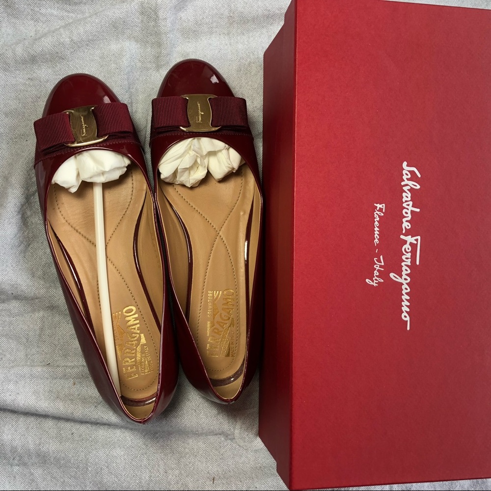 New Salvatore Ferragamo Varina Flats in Patent Red